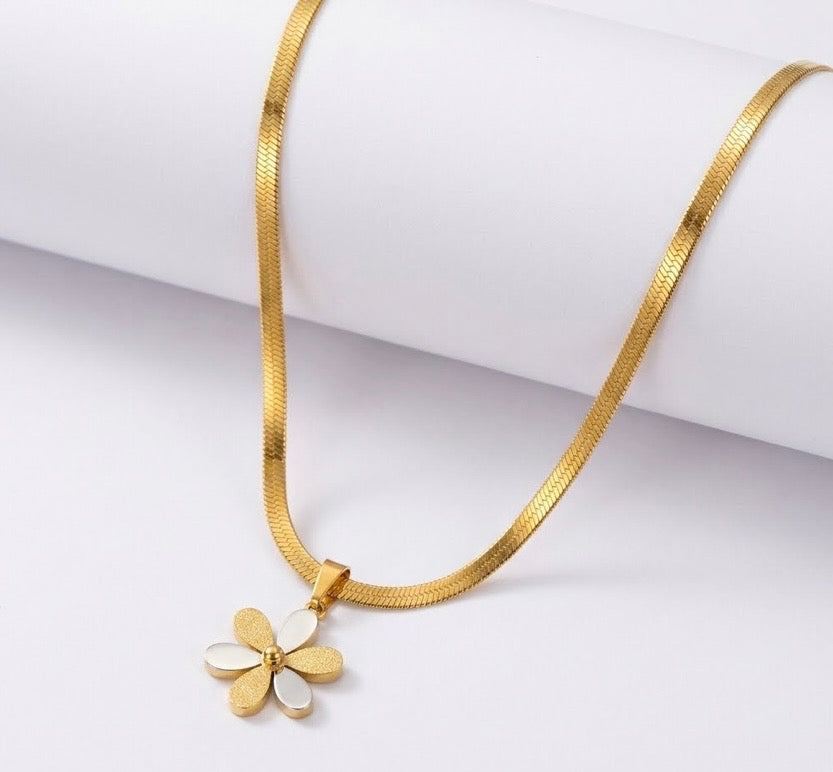 18k Gold Plated Daisy’s Summer Blessing Necklace